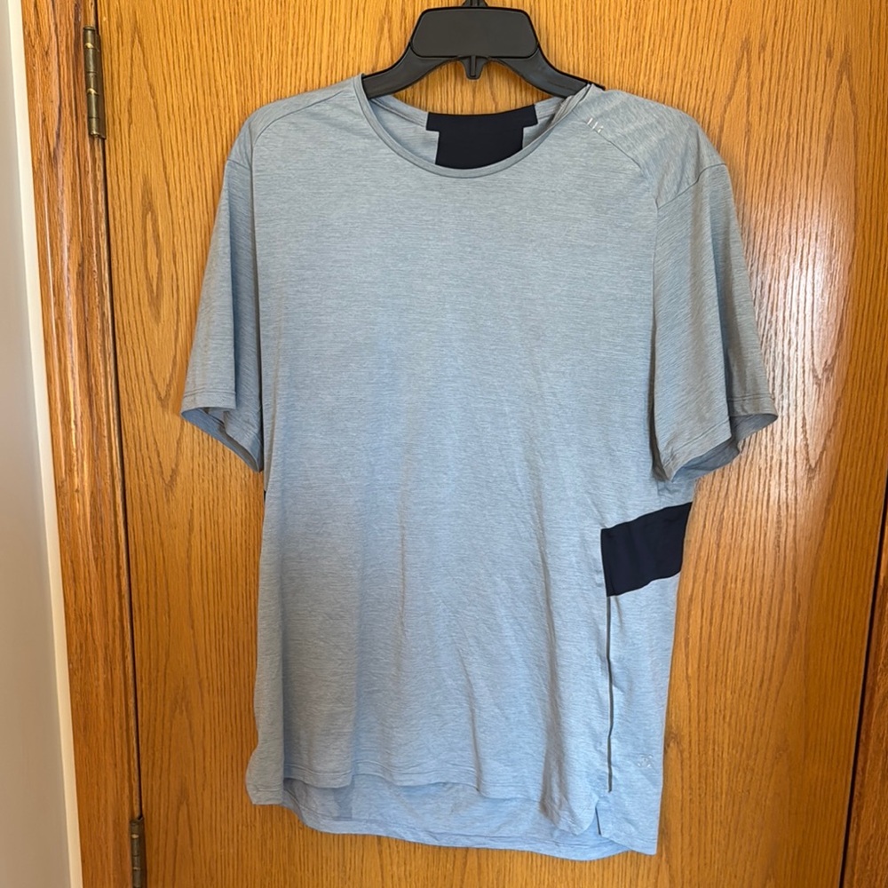 Lululemon Light Weight Light Blue Dri Fit Shirt. Size Large. Like New